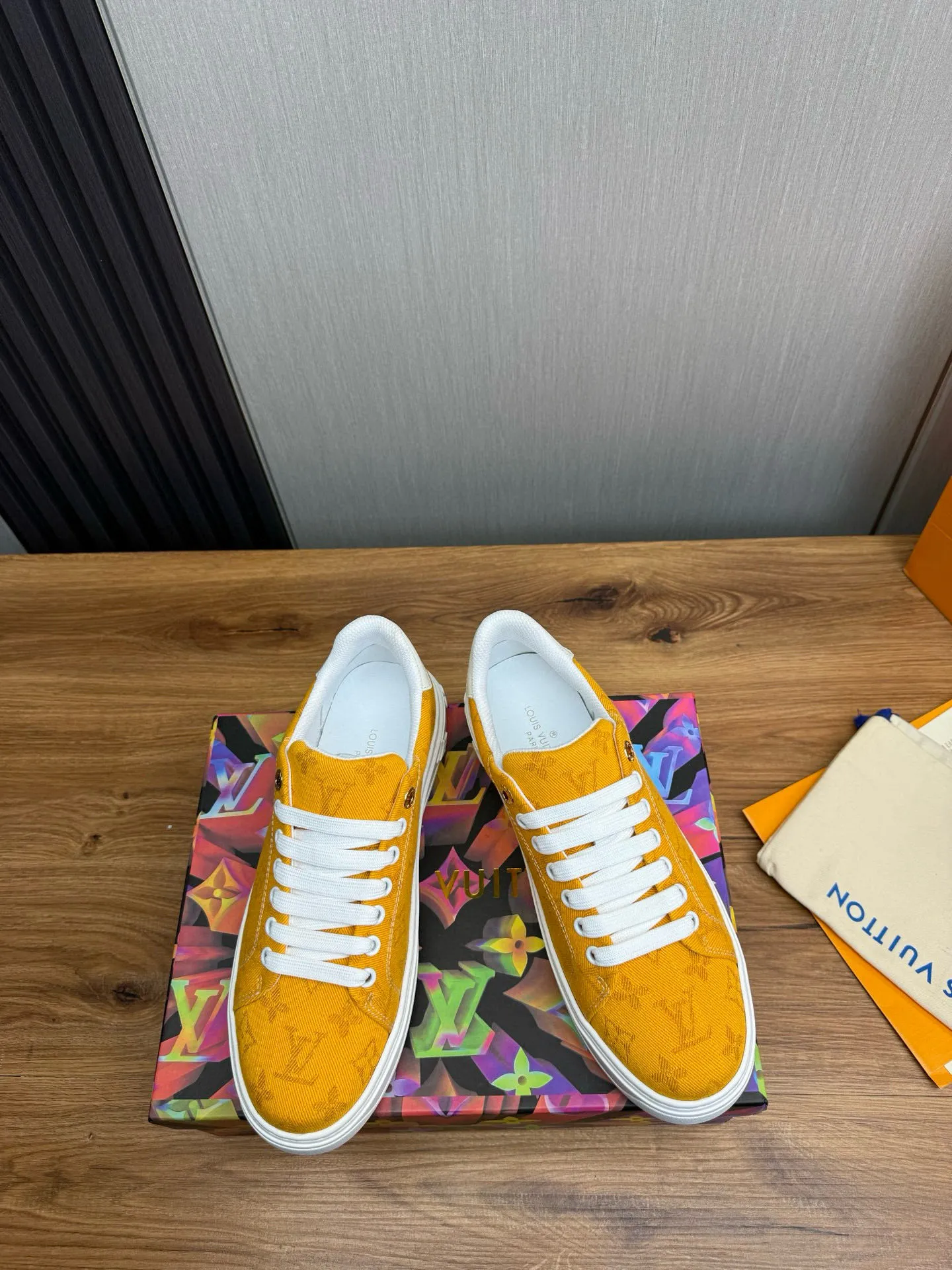 Factory price: 520💰LOUIS VUITTON [Louis VUITTON] The new trendy Lv is on the market🎁, casual and fashionable men's shoes👟The upper is made of imported original fabric + cowhide mesh lining, the original wear-resistant rubber outsole, the version is simple and elegant, exclusive for trendy men. Code number: 38-44, customized 45, 46